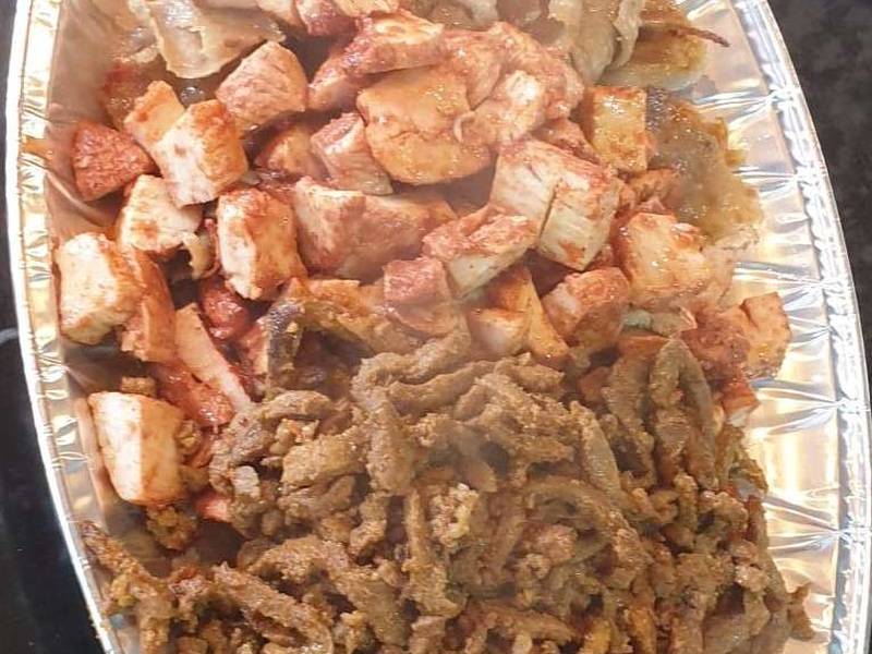 Bak met shoarma en kip om af te halen